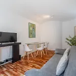아파트 Pad With Harbor Views & Cool Aircon Bliss 푼샬