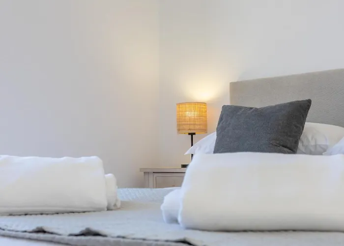 Pad With Harbor Views & Cool Aircon Bliss * 丰沙尔