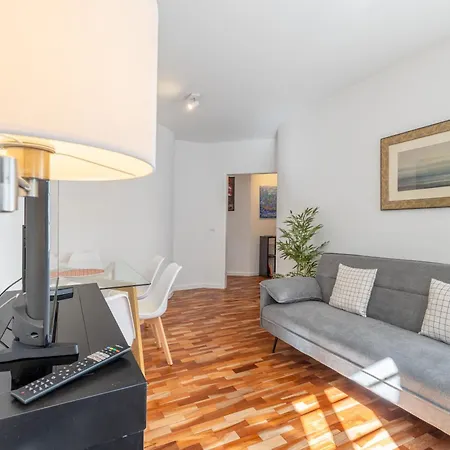 With Stunning Harbor View And Air Conditioning Unit Διαμέρισμα Φουνκάλ