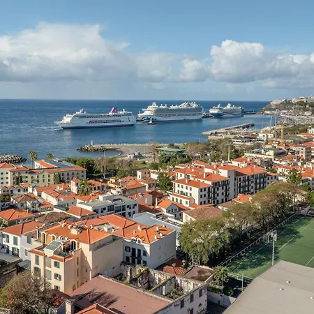 With Stunning Harbor View And Air Conditioning Unit