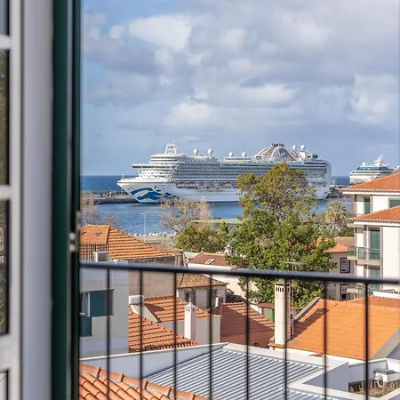 Διαμέρισμα With Stunning Harbor View And Air Conditioning Unit *