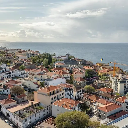 With Stunning Harbor View And Air Conditioning Unit Διαμέρισμα