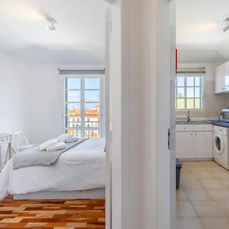 Daire Pad With Harbor Views & Cool Aircon Bliss *