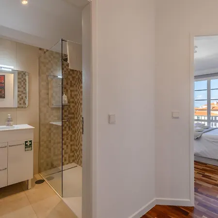 Апартаменты Pad With Harbor Views & Cool Aircon Bliss Фуншал