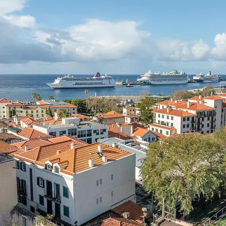 Pad With Harbor Views & Cool Aircon Bliss * Funchal (Madeira)