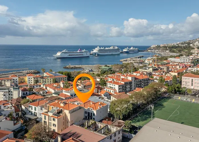 Pad With Harbor Views & Cool Aircon Bliss * Funchal (Madeira)