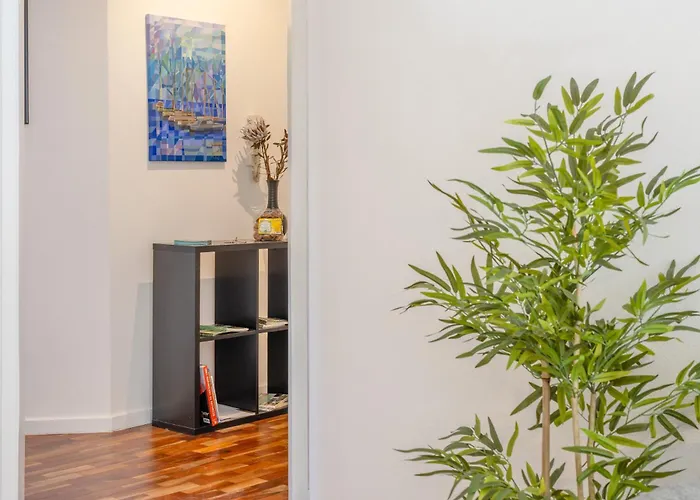 Pad With Harbor Views & Cool Aircon Bliss *