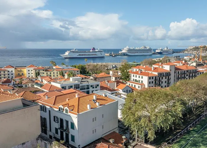 Pad With Harbor Views & Cool Aircon Bliss * Funchal (Madeira)