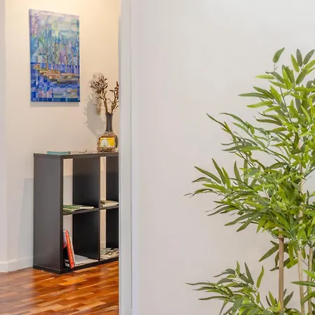 Pad With Harbor Views & Cool Aircon Bliss *